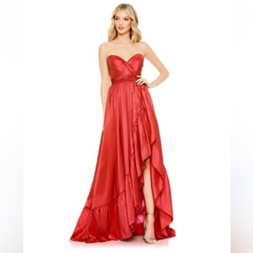 See clip 😍 Mac Duggal Asymmetrical
Strapless Ruffle Gown Size 12